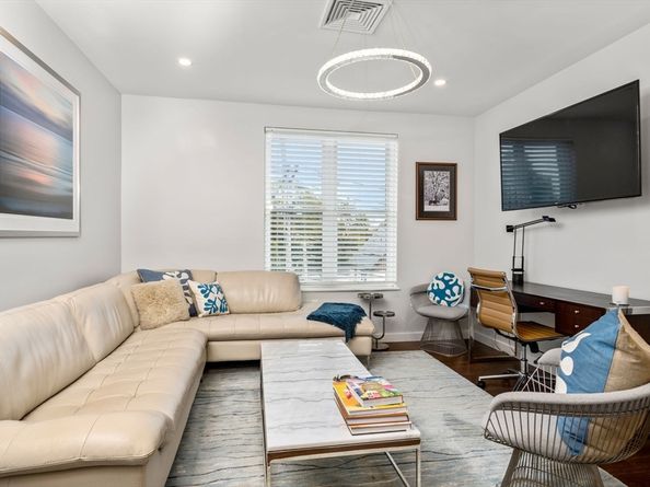 68 Los Angeles St PH5, Newton MA 02458