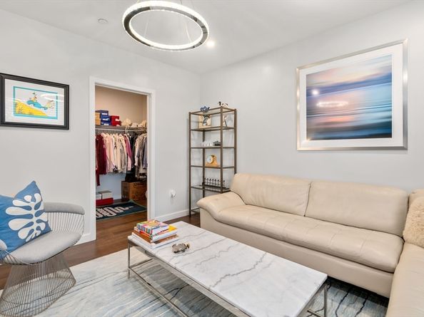 68 Los Angeles St PH5, Newton MA 02458