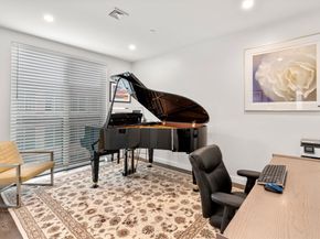 68 Los Angeles St PH5, Newton MA 02458