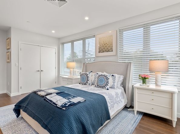 68 Los Angeles St PH5, Newton MA 02458