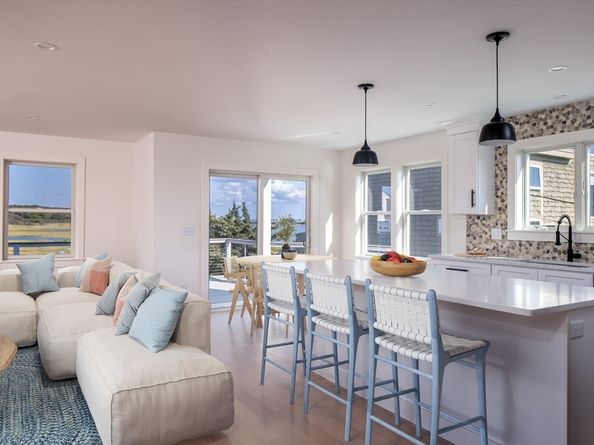 8 Channel St, Mattapoisett MA 02739