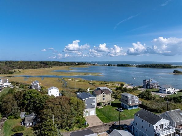 8 Channel St, Mattapoisett MA 02739