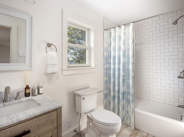 8 Channel St, Mattapoisett MA 02739