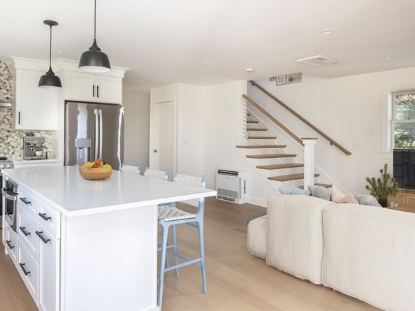 8 Channel St, Mattapoisett MA 02739