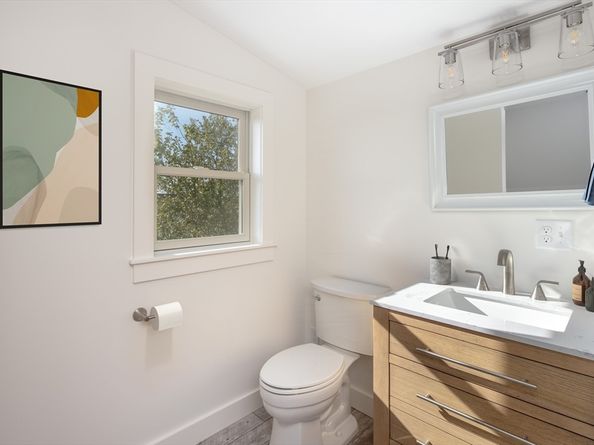 8 Channel St, Mattapoisett MA 02739