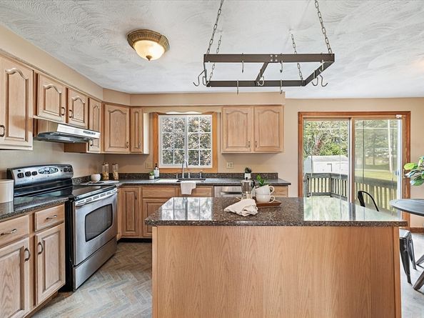17 Taft Rd, Sterling MA 01564