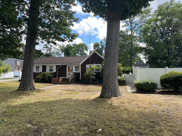 110 Friendship St, Billerica MA 01821