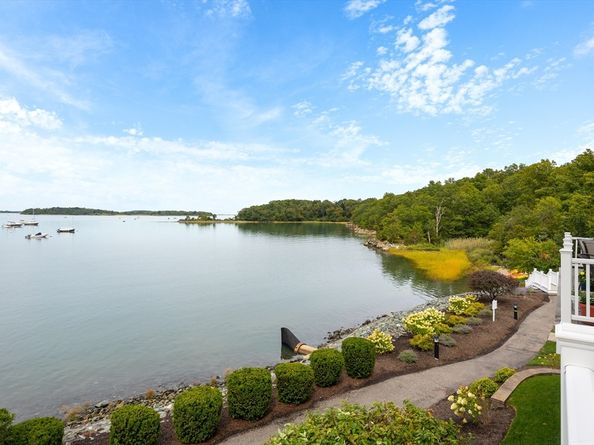 125 Halsted Dr 125, Hingham MA 02043