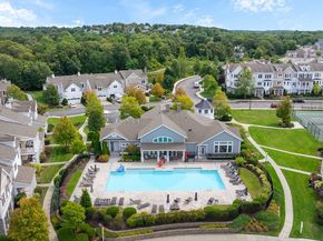 125 Halsted Dr 125, Hingham MA 02043