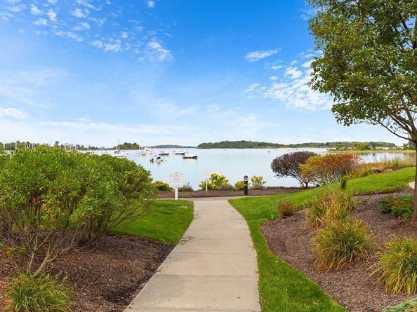 125 Halsted Dr 125, Hingham MA 02043