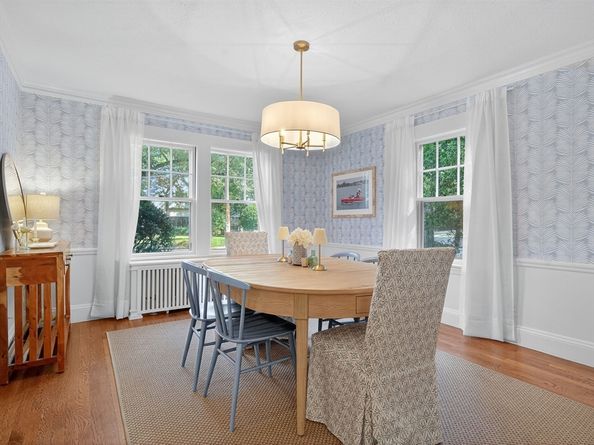 8 Old Town Rd, Wellesley MA 02481