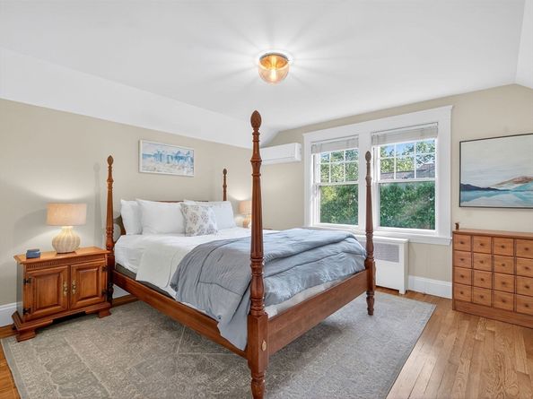 8 Old Town Rd, Wellesley MA 02481