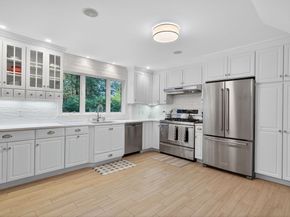 8 Old Town Rd, Wellesley MA 02481