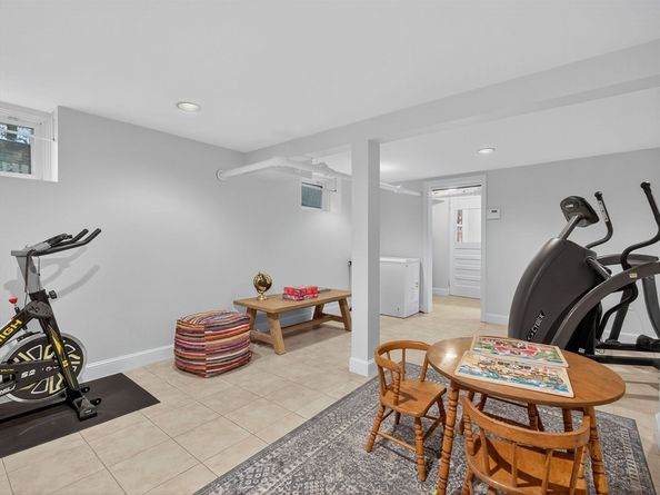 8 Old Town Rd, Wellesley MA 02481