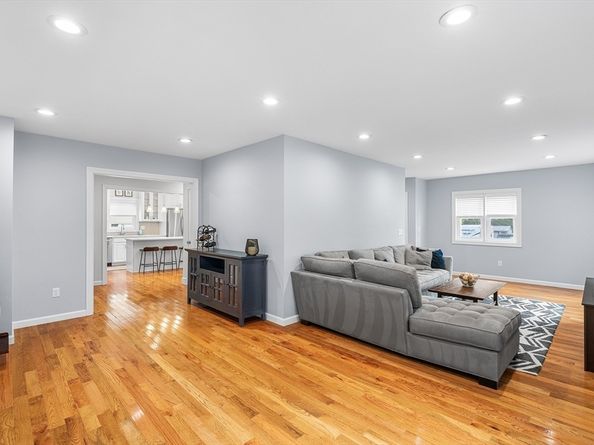 4 E Charles St, Milford MA 01757