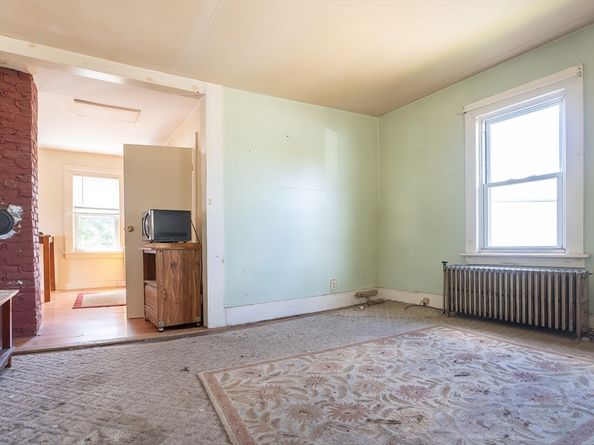 8 Thompson, Webster MA 01570