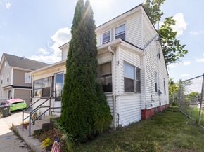8 Thompson, Webster MA 01570