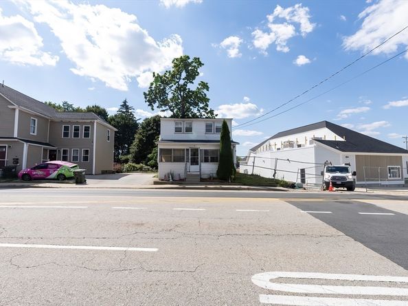 8 Thompson, Webster MA 01570