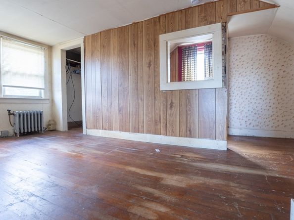 8 Thompson, Webster MA 01570