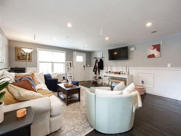 212 W 6th St 212, Boston MA 02127
