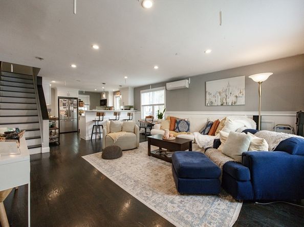 212 W 6th St 212, Boston MA 02127
