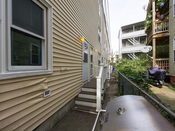 212 W 6th St 212, Boston MA 02127