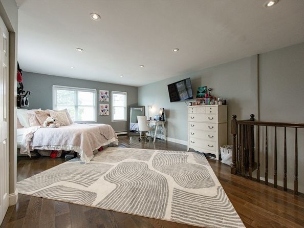 212 W 6th St 212, Boston MA 02127