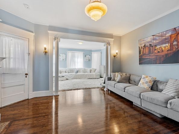 91 Orchard St, Leominster MA 01453
