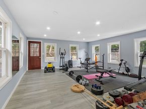 91 Orchard St, Leominster MA 01453