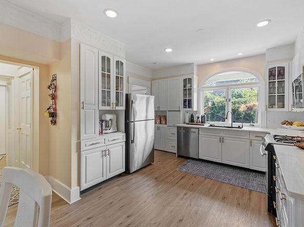 91 Orchard St, Leominster MA 01453