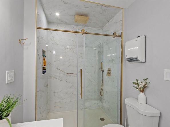 91 Orchard St, Leominster MA 01453