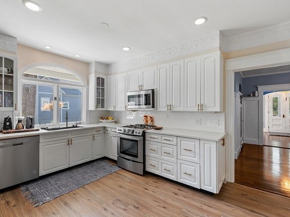 91 Orchard St, Leominster MA 01453