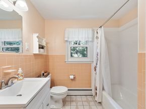 6 Argentine Street, Leominster MA 01453