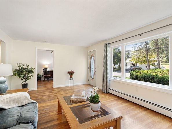 6 Argentine Street, Leominster MA 01453