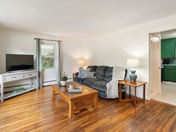 6 Argentine Street, Leominster MA 01453