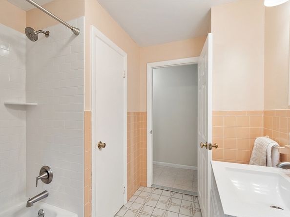 6 Argentine Street, Leominster MA 01453