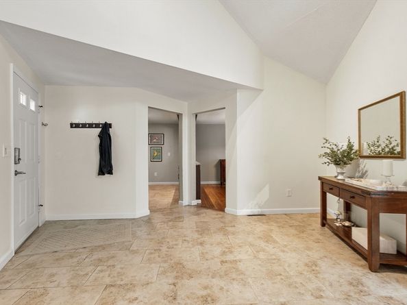 18B Pilgrim Dr 24, Westford MA 01886