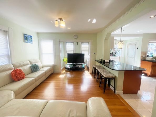 30 Middle St, Newton MA 02458