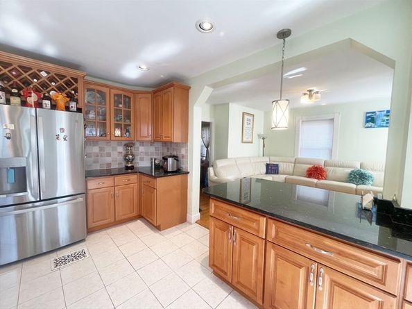 30 Middle St, Newton MA 02458