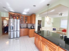 30 Middle St, Newton MA 02458