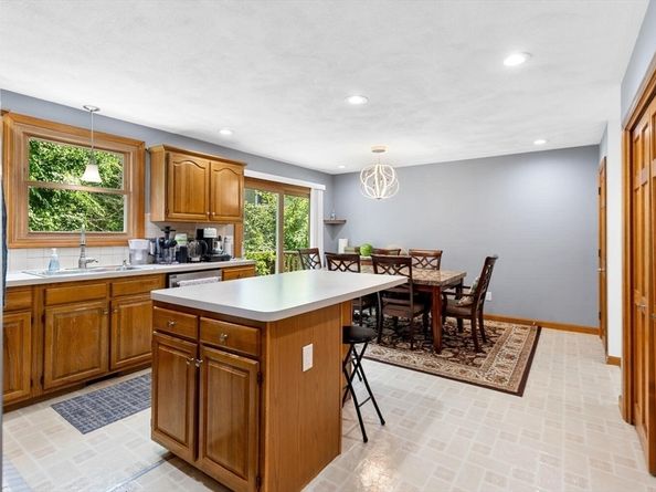 93-A Lexington St, Burlington MA 01803