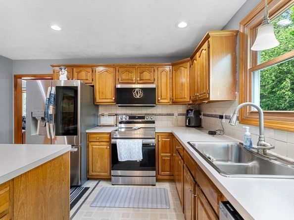 93-A Lexington St, Burlington MA 01803