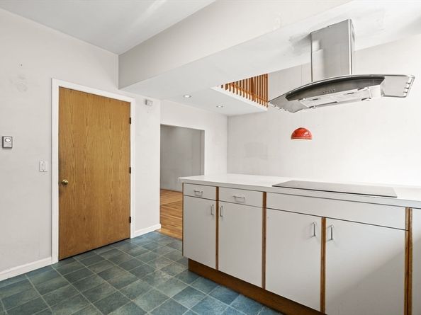 3 Bray St, Gloucester MA 01930