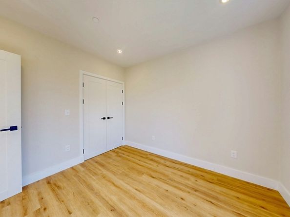 476 Warren St, Boston MA 02121