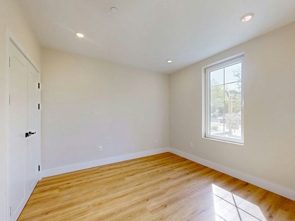 476 Warren St, Boston MA 02121
