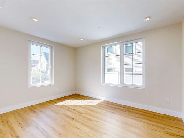 476 Warren St, Boston MA 02121