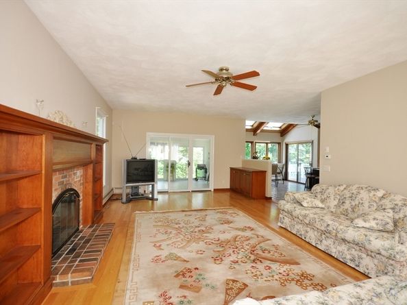 9 Breezy Point Rd, Acton MA 01720