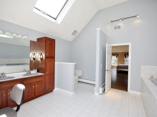9 Breezy Point Rd, Acton MA 01720