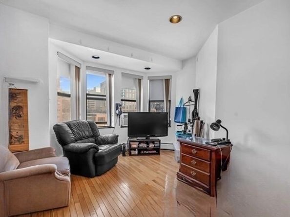 77 E Berkeley St 4, Boston MA 02118
