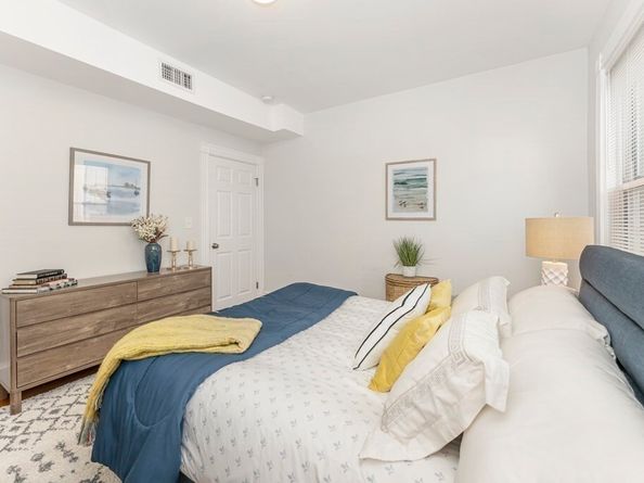 172 Boylston 3, Boston MA 02130